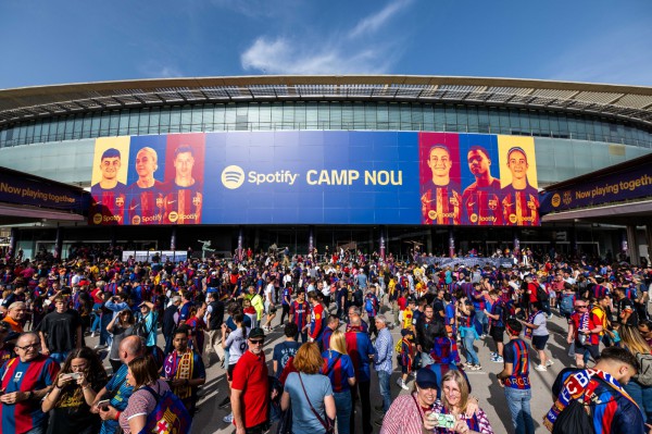 CLB Barcelona bị buộc tội hối lộ trọng tài, UEFA sẽ trục xuất khỏi Champions League