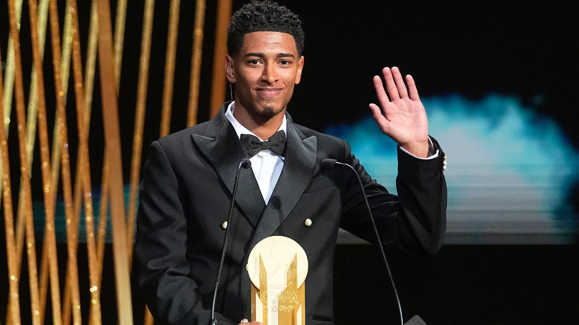 Bellingham: “Chiếc áo Real Madrid như một bộ đồ của siêu anh hùng” Bellingham: “Chiếc áo Real Madrid như một bộ đồ của siêu anh hùng”