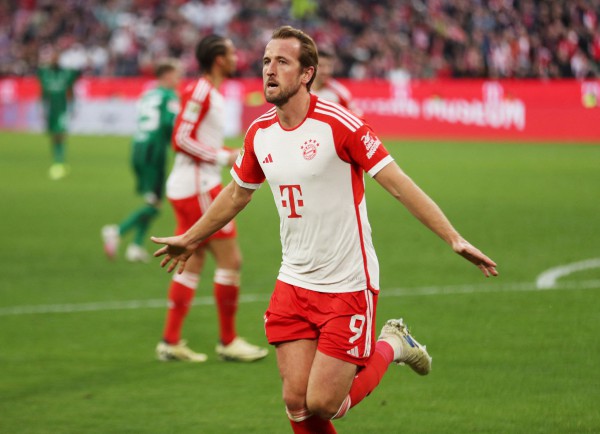 Cầu thủ trẻ của Barca: Vào sân 10 phút, ghi bàn thắng và nhận thẻ đỏ Cầu thủ trẻ của Barca: Vào sân 10 phút, ghi bàn thắng và nhận thẻ đỏ