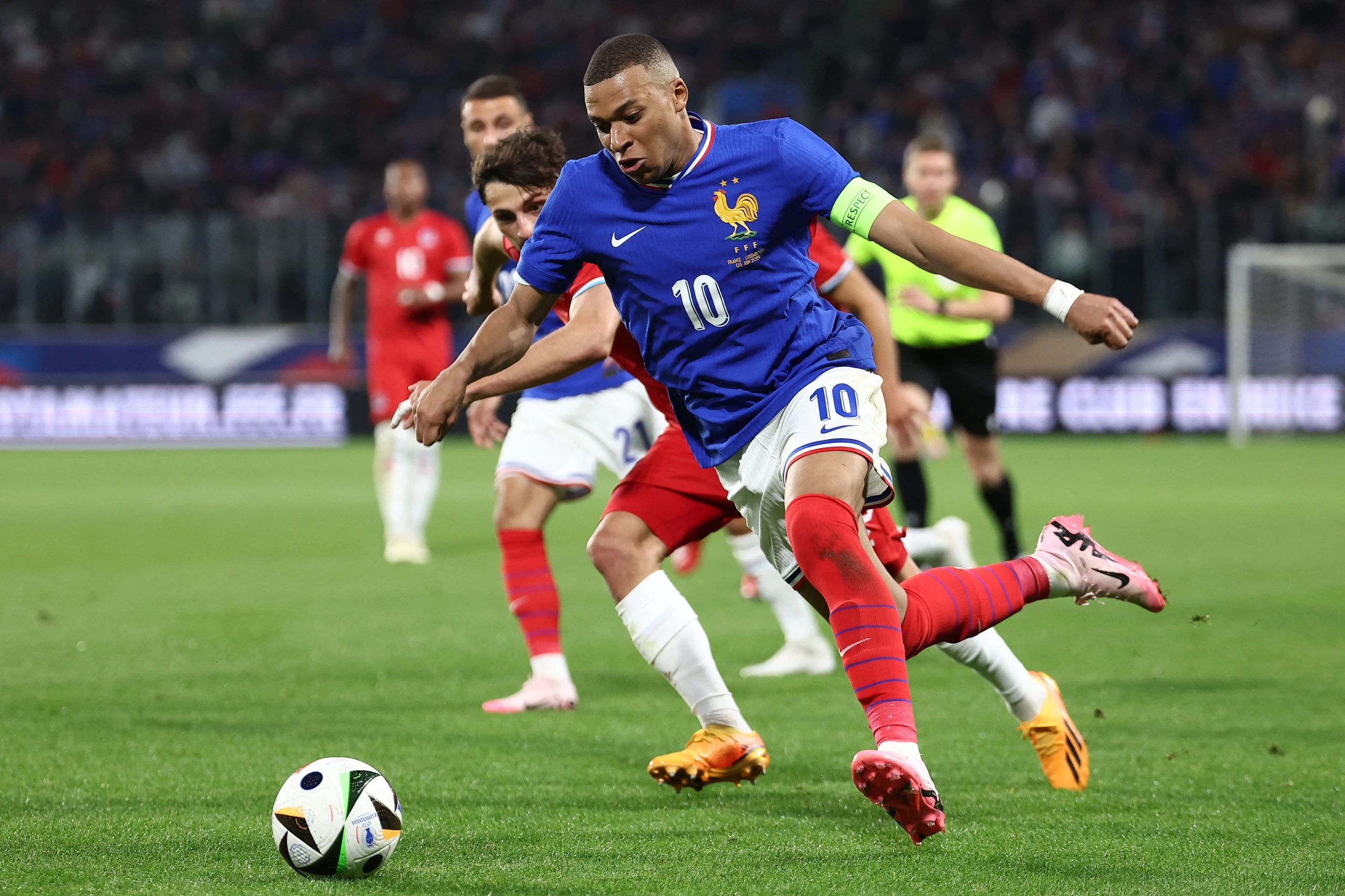 Lịch thi đấu EURO 2024 hôm nay: Chờ màn ra quân của Pháp và Mbappe