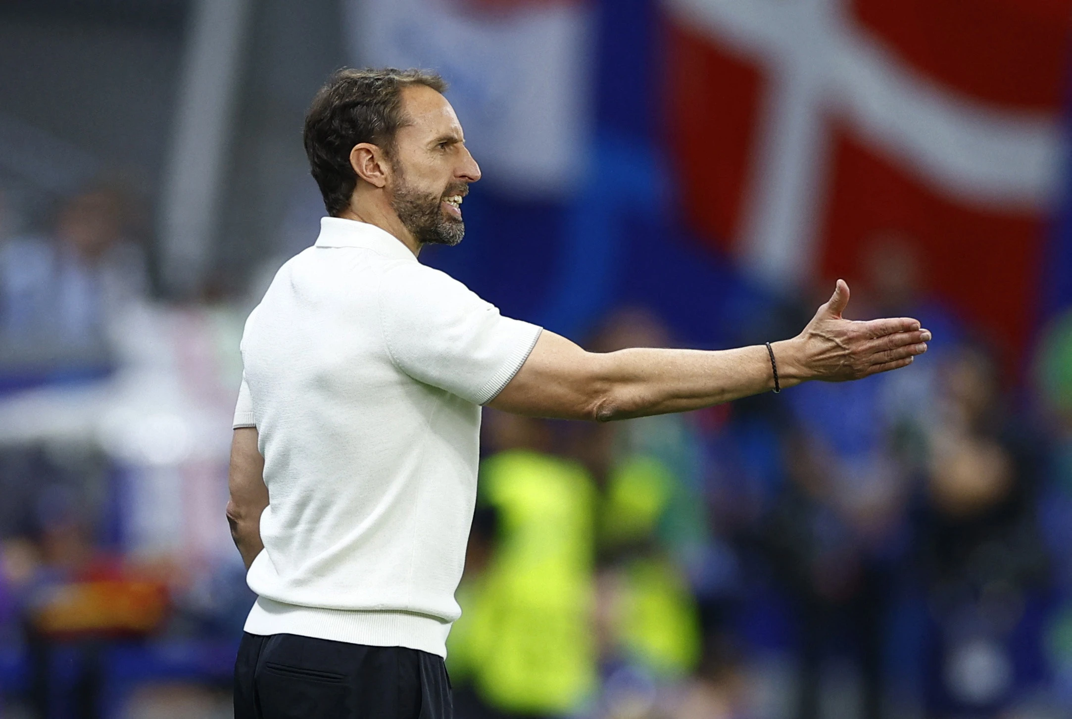 Harry Kane họp riêng với cầu thủ Anh, đáp trả gay gắt các huyền thoại ‘Tam sư’