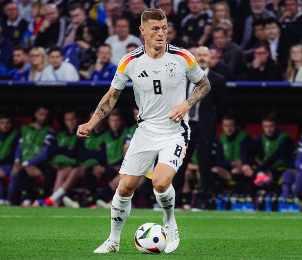 Báo Tây Ban Nha: Toni Kroos làm ơn đừng giải nghệ