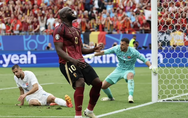 EURO 2024: Trời sinh Lukaku sao còn sinh VAR phiên bản lai... criket!