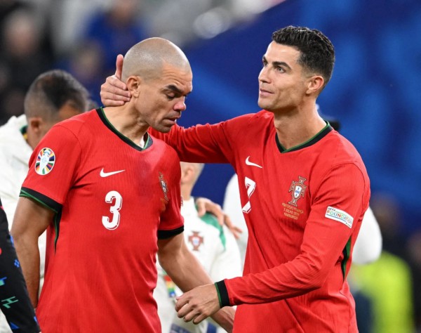 Pepe và Ronaldo: Những giọt nước mắt và sự kết thúc của một kỷ nguyên