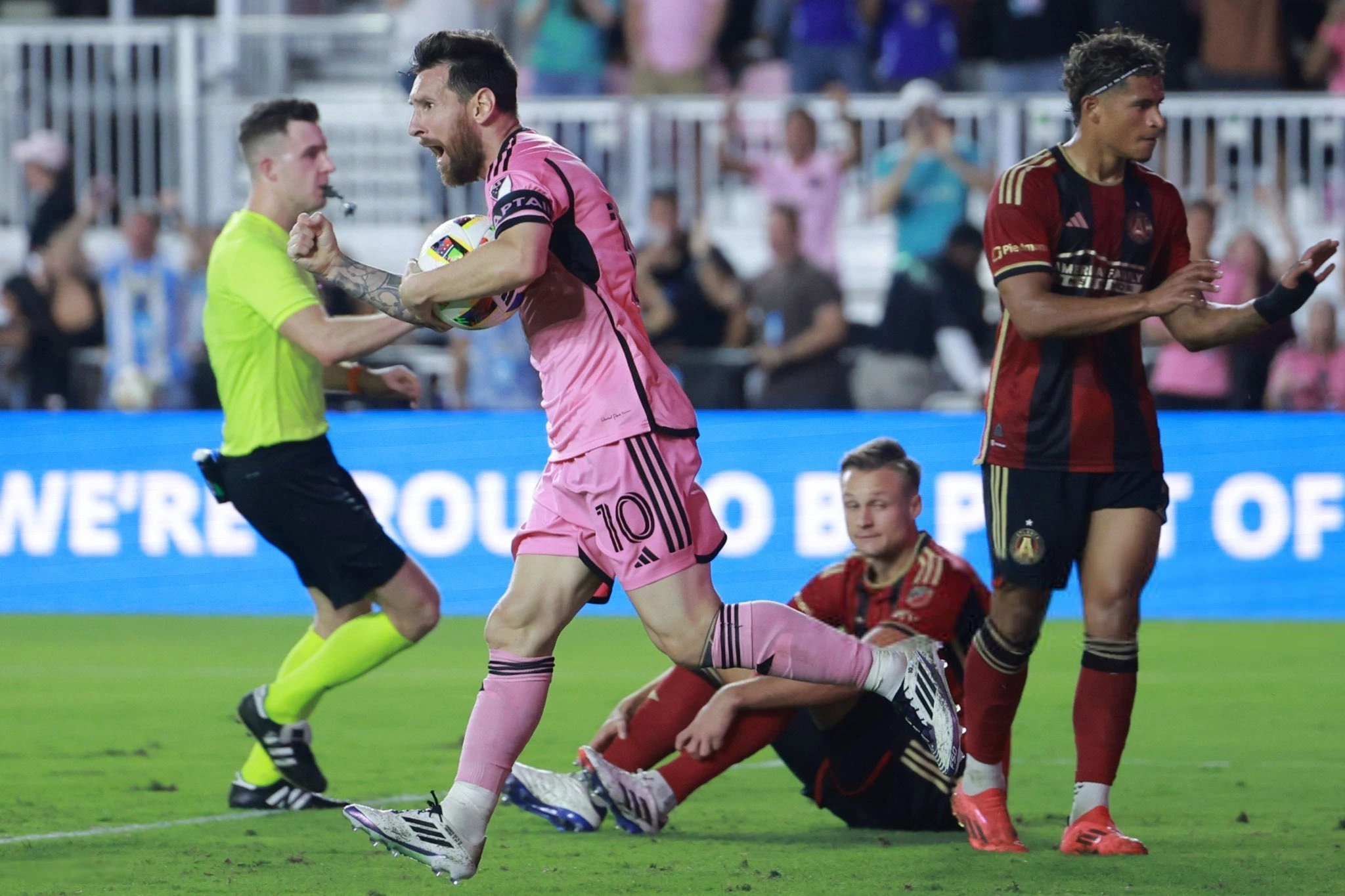 Messi trở lại đội tuyển Argentina, lời nguyền Supporters’ Shield là có thật