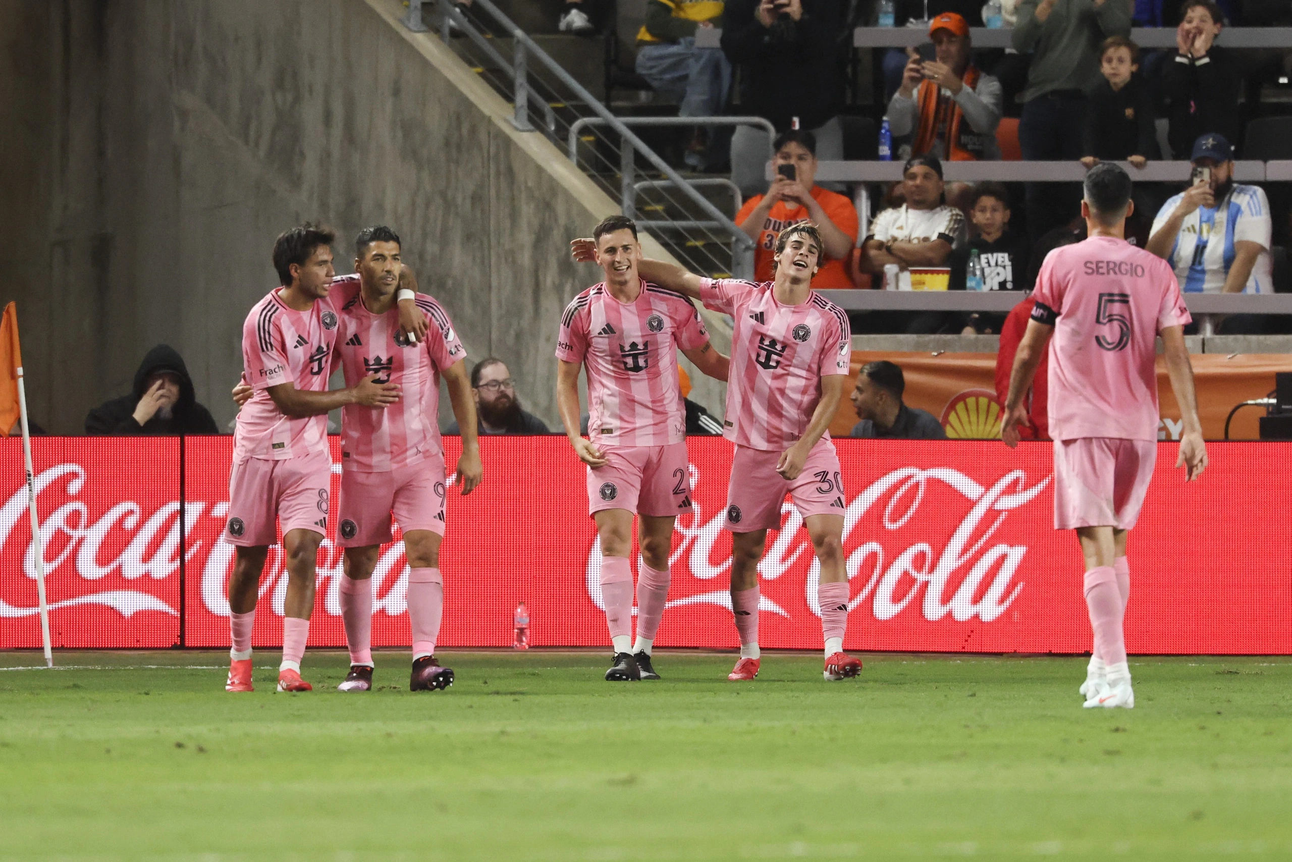 Hy hữu: Đội bóng ‘đền’ vé vì Messi không thi đấu, Inter Miami thắng đậm tại MLS Hy hữu: Đội bóng ‘đền’ vé vì Messi không thi đấu, Inter Miami thắng đậm tại MLS