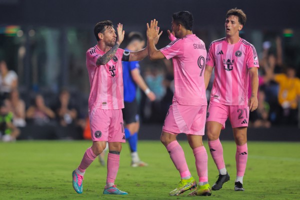 Messi ghi cú đúp siêu phẩm, Inter Miami trở lại đường đua vô địch MLS Messi ghi cú đúp siêu phẩm, Inter Miami trở lại đường đua vô địch MLS