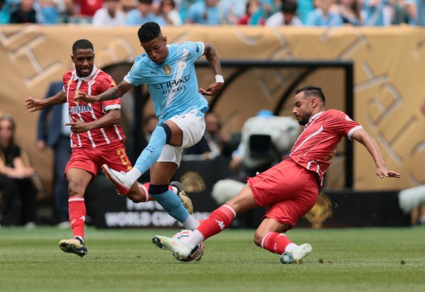 Rodri tái xuất, Man City nhọc nhằn đánh bại Wydad: HLV Guardiola đứng ngồi không yên