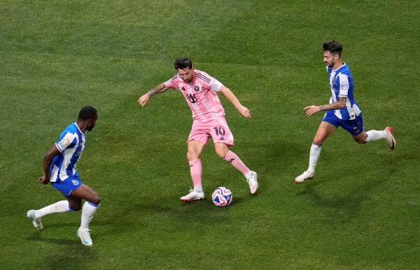 Messi ghi bàn siêu phẩm sút phạt, Inter Miami tiến gần vòng 16 đội Club World Cup