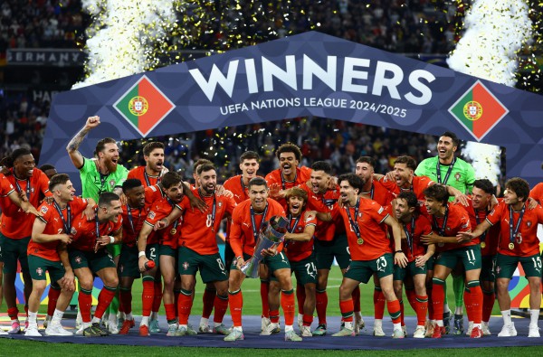 Ronaldo vượt Yamal cùng Bồ Đào Nha vô địch UEFA Nations League Ronaldo vượt Yamal cùng Bồ Đào Nha vô địch UEFA Nations League