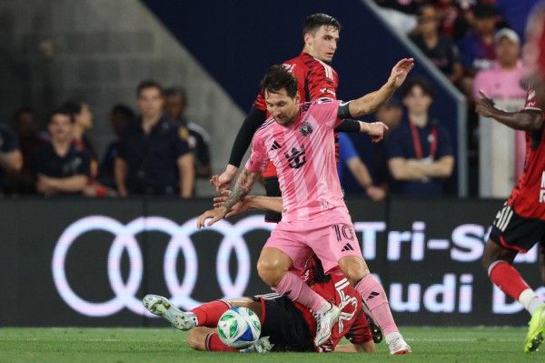 Messi ghi cú đúp và kiến tạo ảo diệu, Inter Miami thắng ngoạn mục trở lại Messi ghi cú đúp và kiến tạo ảo diệu, Inter Miami thắng ngoạn mục trở lại