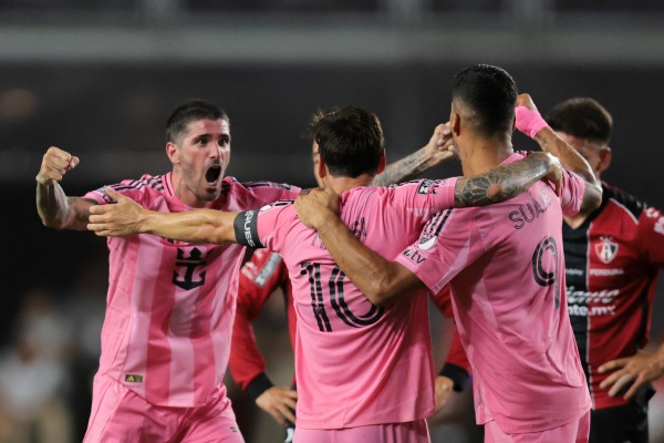 David Beckham sắp biến Inter Miami thành ‘siêu CLB’ ở Mỹ, MLS đón Muller và Son Heung-min David Beckham sắp biến Inter Miami thành ‘siêu CLB’ ở Mỹ, MLS đón Muller và Son Heung-min