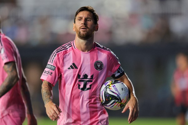 Messi lập tức trở lại trước sức nóng từ Son Heung-min, rất căng cuộc đua thương hiệu