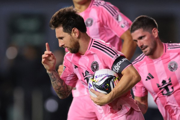 Messi lập cú đúp ‘tuyệt đối điện ảnh’, Inter Miami vào chung kết Leagues Cup ngoạn mục