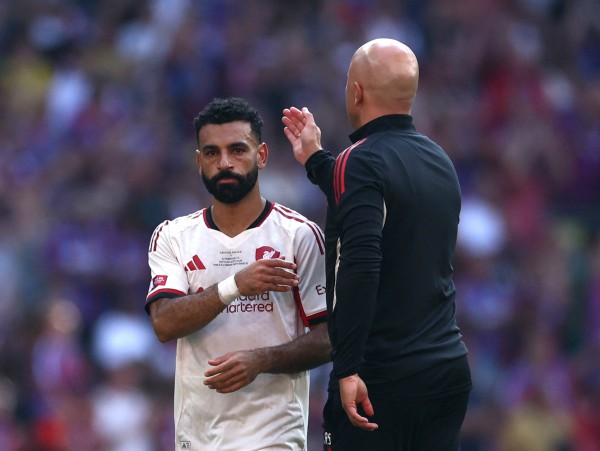 Salah sút hỏng 11 m, Liverpool mất chức vô địch Siêu cúp Anh vào tay Crystal Palace Salah sút hỏng 11 m, Liverpool mất chức vô địch Siêu cúp Anh vào tay Crystal Palace