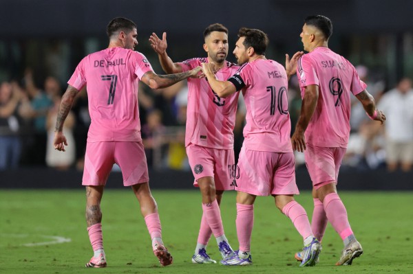 Messi xác nhận đấu trận cuối trên sân nhà ở Argentina, CĐV nài nỉ đừng chia tay