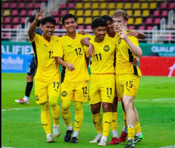 Indonesia cùng Malaysia thắng nhưng vẫn 'lâm nguy', U.23 Trung Quốc 'đè bẹp' đối thủ 10-0 Indonesia cùng Malaysia thắng nhưng vẫn 'lâm nguy', U.23 Trung Quốc 'đè bẹp' đối thủ 10-0