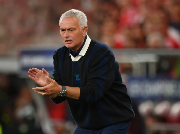 2 cựu HLV M.U Solskjaer và Mourinho đồng loạt bị sa thải, Amorim nín thở