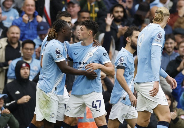 Haaland ‘dạy’ Sesko cách đá tiền đạo, Man City đè bẹp M.U: Chênh lệch đẳng cấp