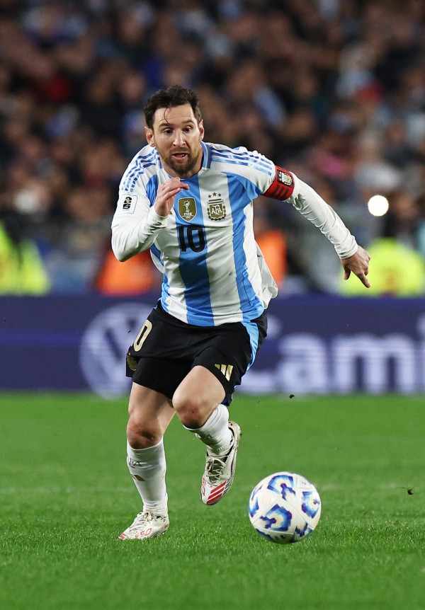 Messi xác nhận đấu trận cuối trên sân nhà ở Argentina, CĐV nài nỉ đừng chia tay