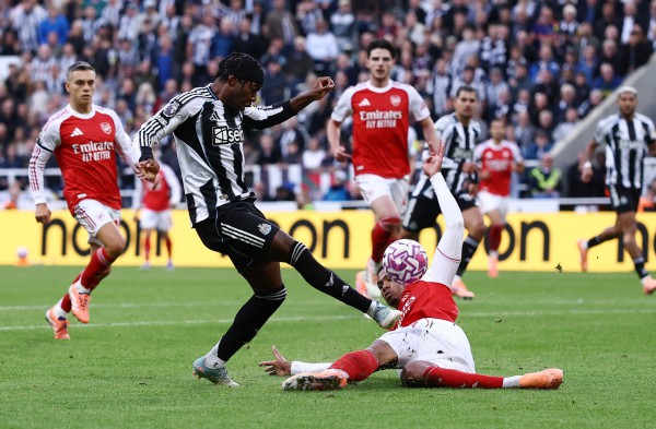 Newcastle thua đau Arsenal phút 90+6, tranh cãi cực gắt nổ ra: Trọng tài VAR ở đâu?
