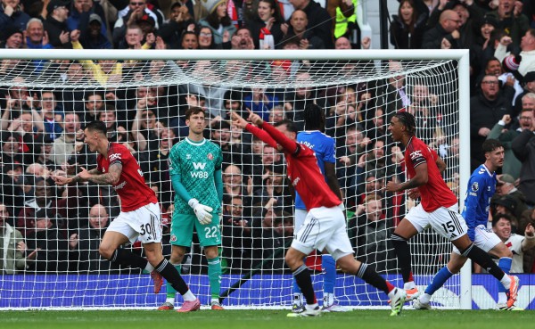 Quá kinh ngạc vì M.U thắng dễ chưa từng thấy, HLV Amorim đã cải tổ những gì? Quá kinh ngạc vì M.U thắng dễ chưa từng thấy, HLV Amorim đã cải tổ những gì?