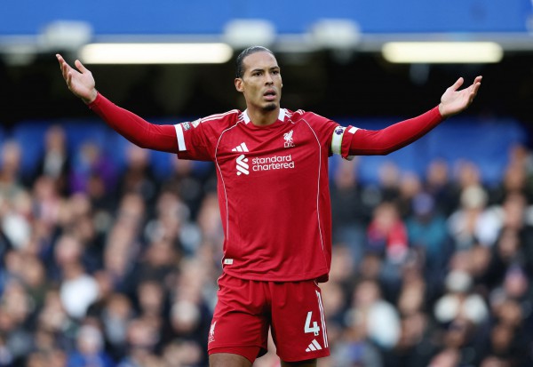 Van Dijk hóa ‘chú hề’, Liverpool thua đau Chelsea phút 90+5 và mất luôn ngôi đầu Van Dijk hóa ‘chú hề’, Liverpool thua đau Chelsea phút 90+5 và mất luôn ngôi đầu