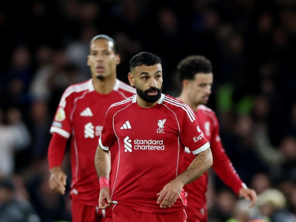 Van Dijk hóa ‘chú hề’, Liverpool thua đau Chelsea phút 90+5 và mất luôn ngôi đầu Van Dijk hóa ‘chú hề’, Liverpool thua đau Chelsea phút 90+5 và mất luôn ngôi đầu