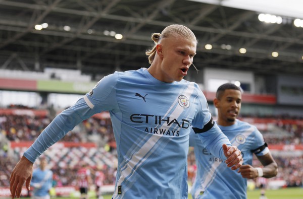 Phạt đền tranh cãi khiến Barcelona thảm bại không tưởng, Man City đang lặng lẽ tiến lên Phạt đền tranh cãi khiến Barcelona thảm bại không tưởng, Man City đang lặng lẽ tiến lên