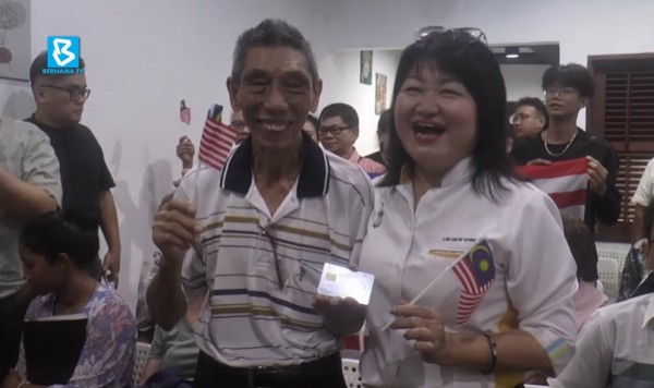 Tiết lộ của nhà báo Malaysia với Thanh Niên về nhập tịch: Lý do công chúng phẫn nộ là... Tiết lộ của nhà báo Malaysia với Thanh Niên về nhập tịch: Lý do công chúng phẫn nộ là...