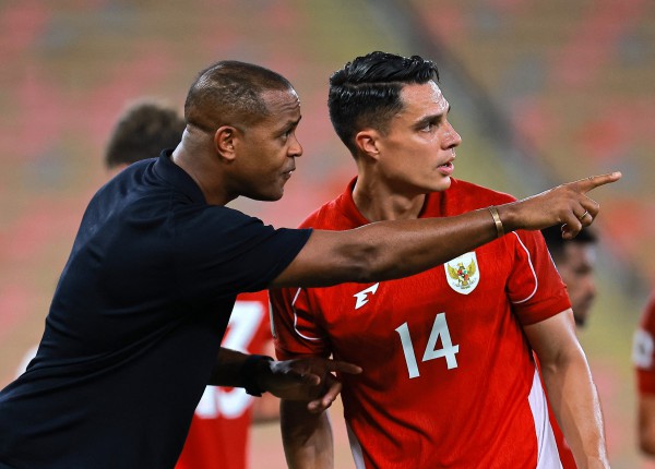 Indonesia thua đau đớn Iraq, giấc mơ World Cup 2026 tan thành mây khói: HLV Kluivert cay đắng