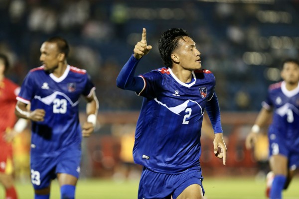 Người đang đối đầu với ông Kim Sang-sik có sự nghiệp li kì cỡ nào: 'Những hành trình điên rồ'