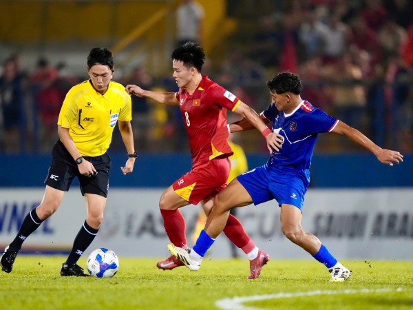 Người đang đối đầu với ông Kim Sang-sik có sự nghiệp li kì cỡ nào: 'Những hành trình điên rồ'