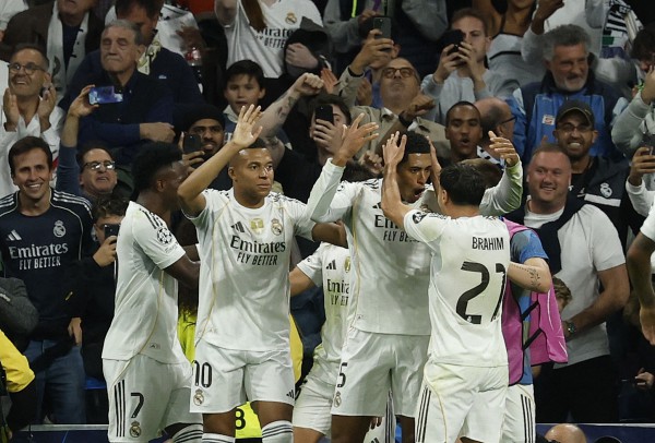 ‘Song sát’ Mbappe - Vinicius suýt phá hỏng ngày vui của Real Madrid, Liverpool thắng ấn tượng