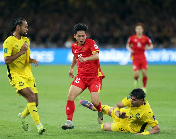 Cựu danh thủ Malaysia chỉ trích FAM thiếu tầm nhìn: 'Phải biết xấu hổ vì án phạt của FIFA'