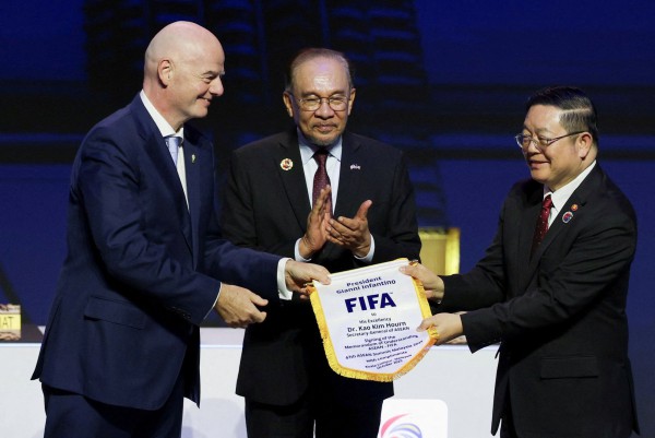 Đông Nam Á có giải đấu mới toanh, Chủ tịch FIFA tuyên bố gì khi đến Malaysia?