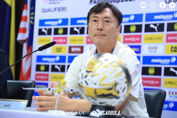 HLV Lào buồn ngẩn ngơ vì thua ngược, HLV Cklamovski đưa Malaysia lên tận mây xanh