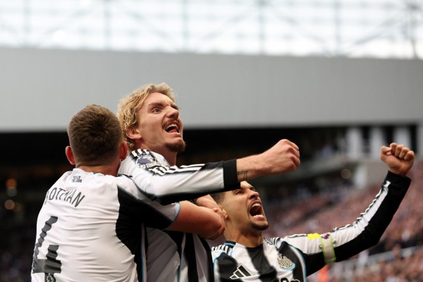 Newcastle thua đau Arsenal phút 90+6, tranh cãi cực gắt nổ ra: Trọng tài VAR ở đâu?