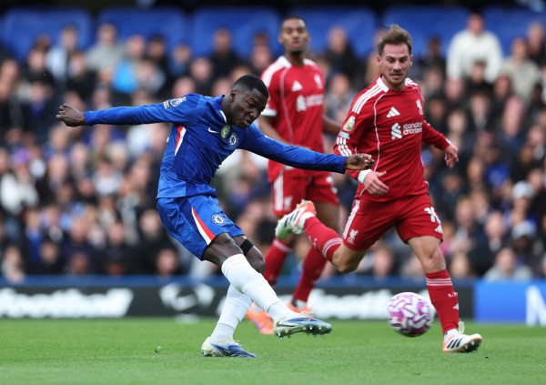 Van Dijk hóa ‘chú hề’, Liverpool thua đau Chelsea phút 90+5 và mất luôn ngôi đầu Van Dijk hóa ‘chú hề’, Liverpool thua đau Chelsea phút 90+5 và mất luôn ngôi đầu