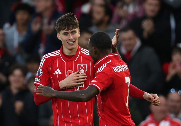 Dẫn trước nhờ trọng tài sai lầm, M.U vẫn hòa thót tim: HLV Amorim ‘hiện nguyên hình’? Dẫn trước nhờ trọng tài sai lầm, M.U vẫn hòa thót tim: HLV Amorim ‘hiện nguyên hình’?