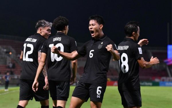 Đội tuyển Thái Lan thắng nhọc Singapore nhờ 'đặc sản’ quen thuộc: Người thay HLV Ishii còn đầy nỗi lo Đội tuyển Thái Lan thắng nhọc Singapore nhờ 'đặc sản’ quen thuộc: Người thay HLV Ishii còn đầy nỗi lo