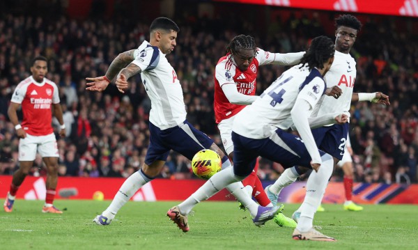 Arsenal áp đảo hoàn toàn, thắng đậm Tottenham: Liverpool bị ‘hít khói’ trong cuộc đua vô địch Arsenal áp đảo hoàn toàn, thắng đậm Tottenham: Liverpool bị ‘hít khói’ trong cuộc đua vô địch