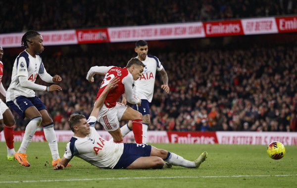 Arsenal áp đảo hoàn toàn, thắng đậm Tottenham: Liverpool bị ‘hít khói’ trong cuộc đua vô địch Arsenal áp đảo hoàn toàn, thắng đậm Tottenham: Liverpool bị ‘hít khói’ trong cuộc đua vô địch