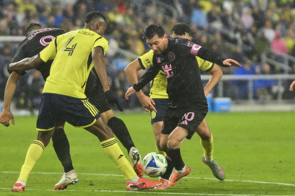 Ronaldo lập cú đúp giúp Al Nassr toàn thắng, Messi ghi siêu phẩm nhưng Inter Miami lại phải… Ronaldo lập cú đúp giúp Al Nassr toàn thắng, Messi ghi siêu phẩm nhưng Inter Miami lại phải…