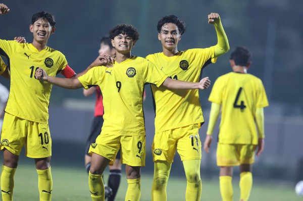 U.17 Malaysia thắng kịch tính Hồng Kông, vẫn xếp trên Việt Nam ở vòng loại châu Á U.17 Malaysia thắng kịch tính Hồng Kông, vẫn xếp trên Việt Nam ở vòng loại châu Á