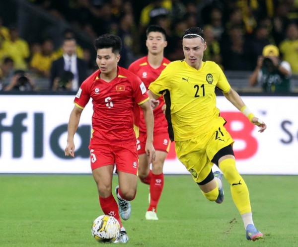 Vụ Malaysia nhập tịch cầu thủ 'lậu': Quốc hội chất vấn Bộ trưởng Bộ Thanh Niên và Thể thao Vụ Malaysia nhập tịch cầu thủ 'lậu': Quốc hội chất vấn Bộ trưởng Bộ Thanh Niên và Thể thao