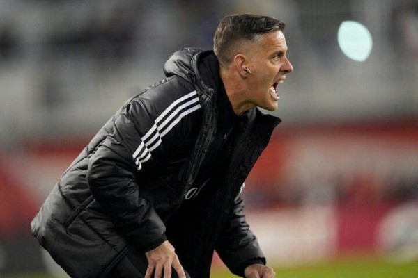 HLV từng dự World Cup 2022 sắp dẫn dắt đội tuyển và cả U.23 Indonesia: Lương ‘khủng’ 1 tỉ đồng/tháng HLV từng dự World Cup 2022 sắp dẫn dắt đội tuyển và cả U.23 Indonesia: Lương ‘khủng’ 1 tỉ đồng/tháng