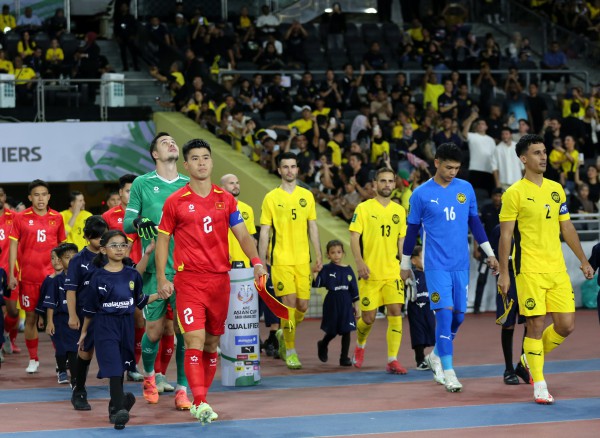 Bóng đá Malaysia một năm quá xấu hổ, tương lai còn u ám hơn: Chờ xử thua Việt Nam Bóng đá Malaysia một năm quá xấu hổ, tương lai còn u ám hơn: Chờ xử thua Việt Nam
