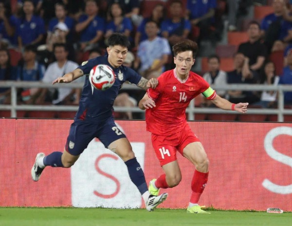 Đội tuyển Thái Lan sắp đấu trận ‘sinh tử’ giải châu Á, HLV Hudson lo sốt vó vì…