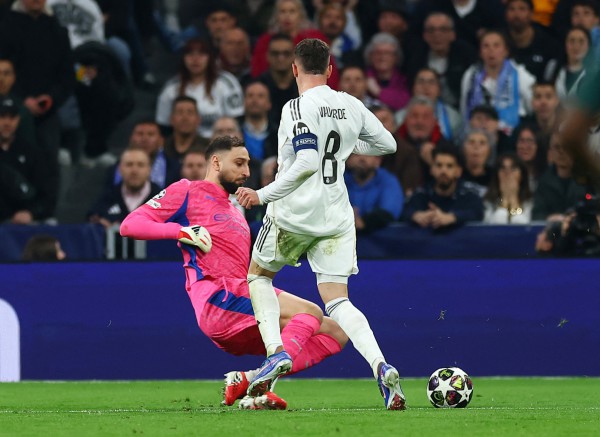 Man City thua tan nát Real Madrid vì dính 'bẫy' phản công, PSG đè bẹp Chelsea